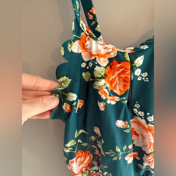 Cupshe Womens One Piece Swimsuit SZ XL Green Floral Scalloped Criss Cross Back - Picture 3 of 12